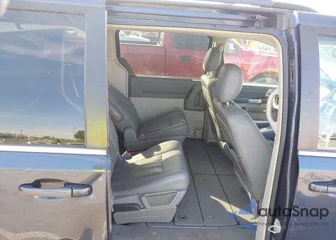 2008 Chrysler Town & Country Touring z USA, uszkodzony, nr VIN 2A8HR54P48R771584